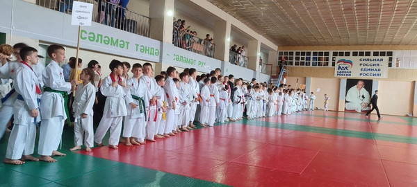 Семнадцать каратистов Центра единоборств «Дёма» стали чемпионами и призерами Первенства Республики