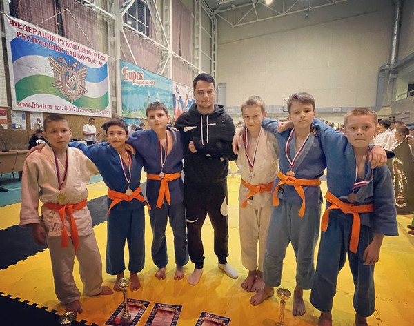 Демские борцы стали чемпионами по рукопашному бою