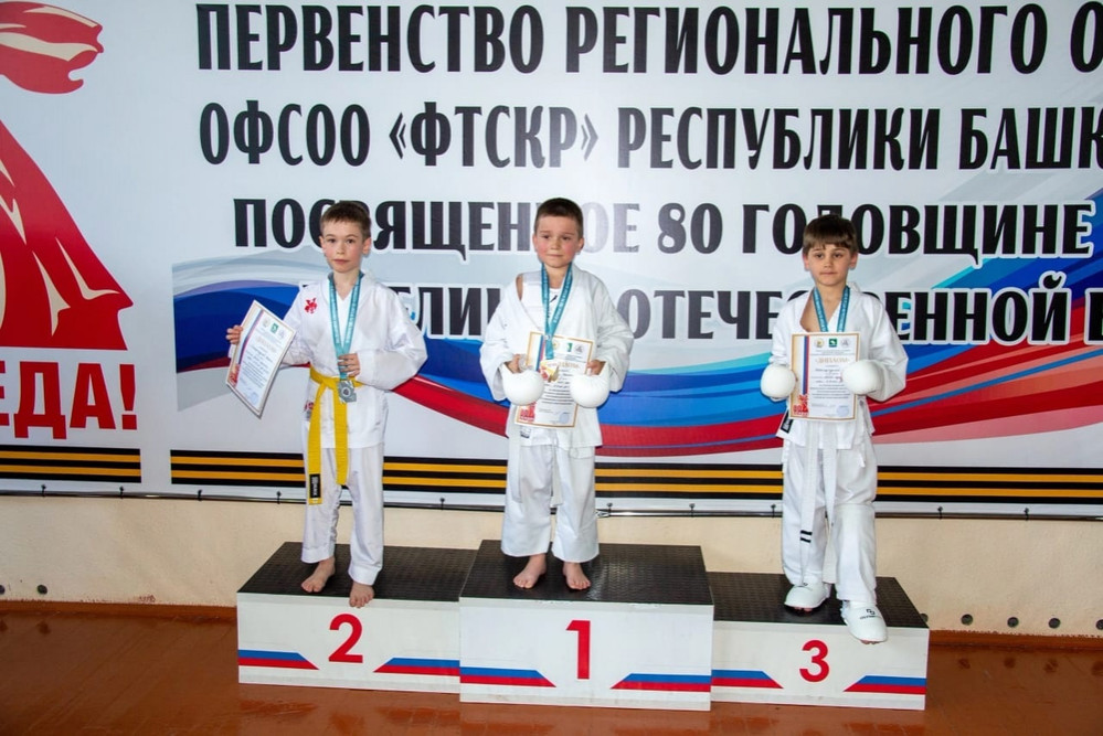 Семнадцать каратистов Центра единоборств «Дёма» стали чемпионами и призерами Первенства Республики