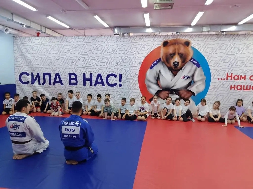 Второклассники лицея № 161 познакомились с миром единоборств в Центре «Дёма»