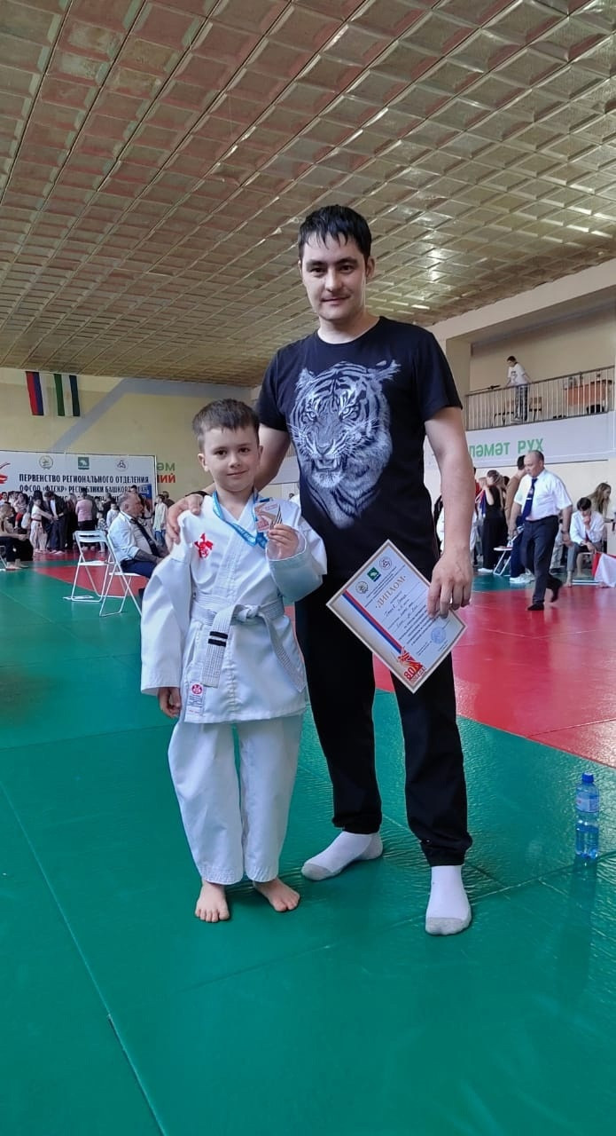 Семнадцать каратистов Центра единоборств «Дёма» стали чемпионами и призерами Первенства Республики