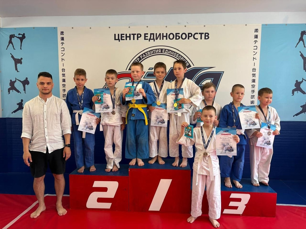Для самбистов и дзюдоистов 1-2 года обучения состоялись заключительные внутренние соревнования